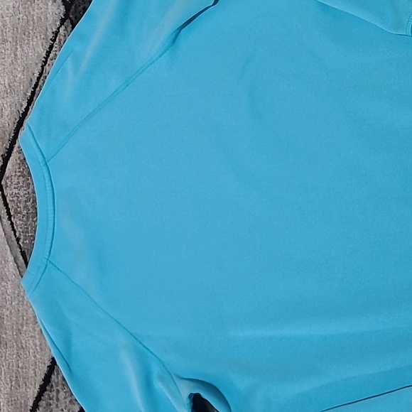 NIKE THERMA-FIT EMBROIDERED SWOOSH THUMB-HOLE SWEATSHIRT - Picture 12 of 12